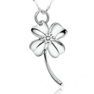 Liontin kalung emas putih lucky four