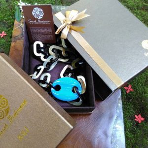 Liontin kalung gift box