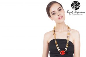 sarah beekmans kalung tanduk