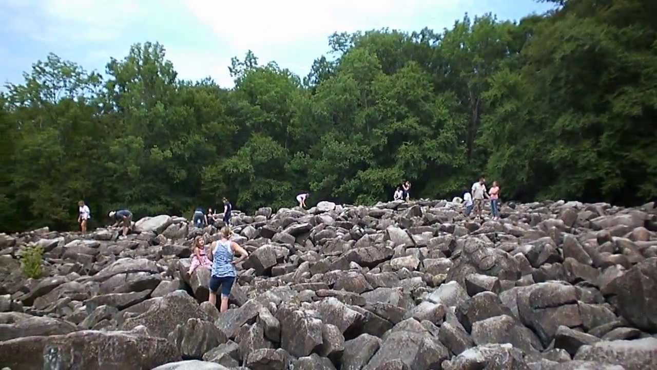 Ringing Rocks in Pennsylvania Batu Berdering di Pennsylvania