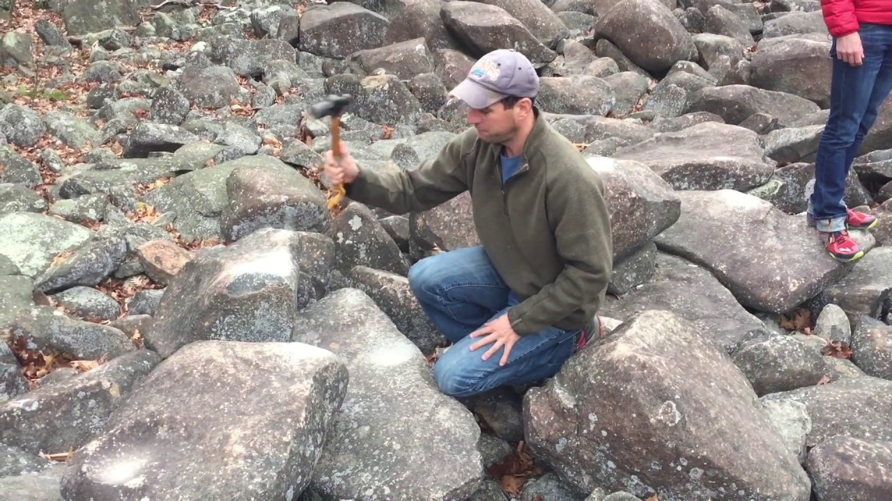 Ringing Rocks in Pennsylvania Batu Berdering di Pennsylvania