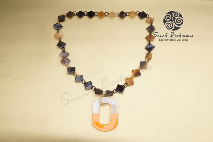 Perhiasan Kalung Tanduk