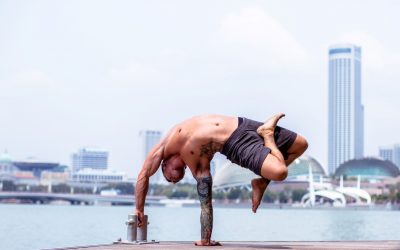 Dylan Werner, instruktur yoga yang membuat wanita gagal fokus