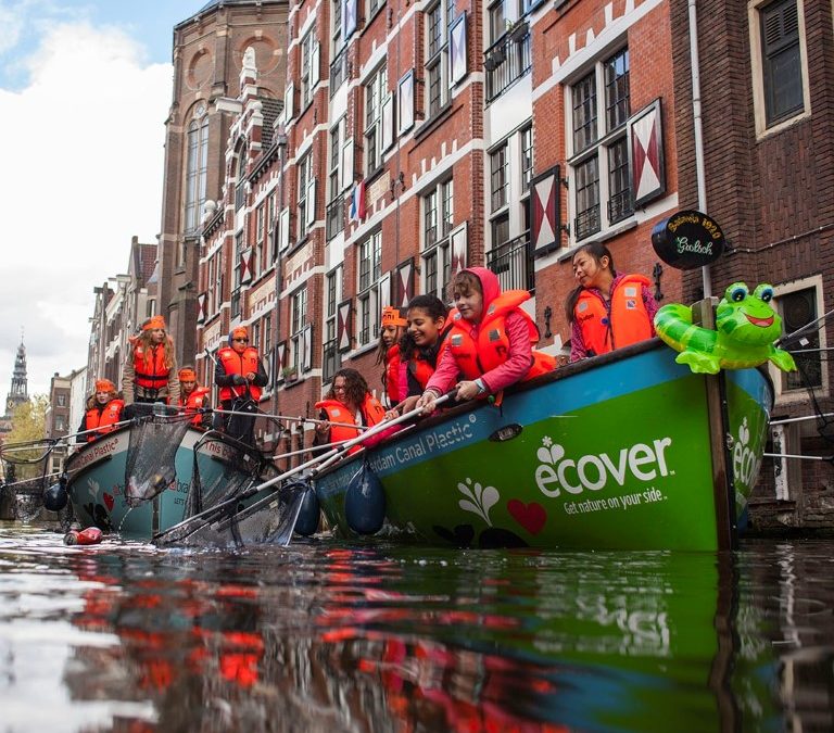 tur memancing plastik